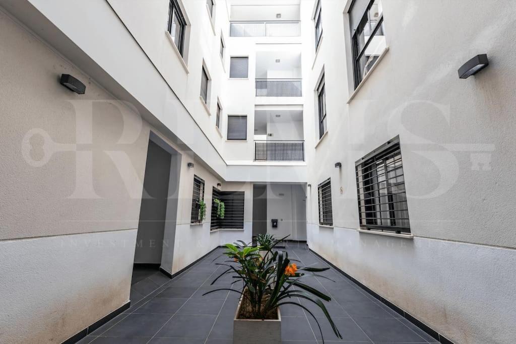 Apartment Adorable Flat With Private Parking In The Center By Rems Malaga
