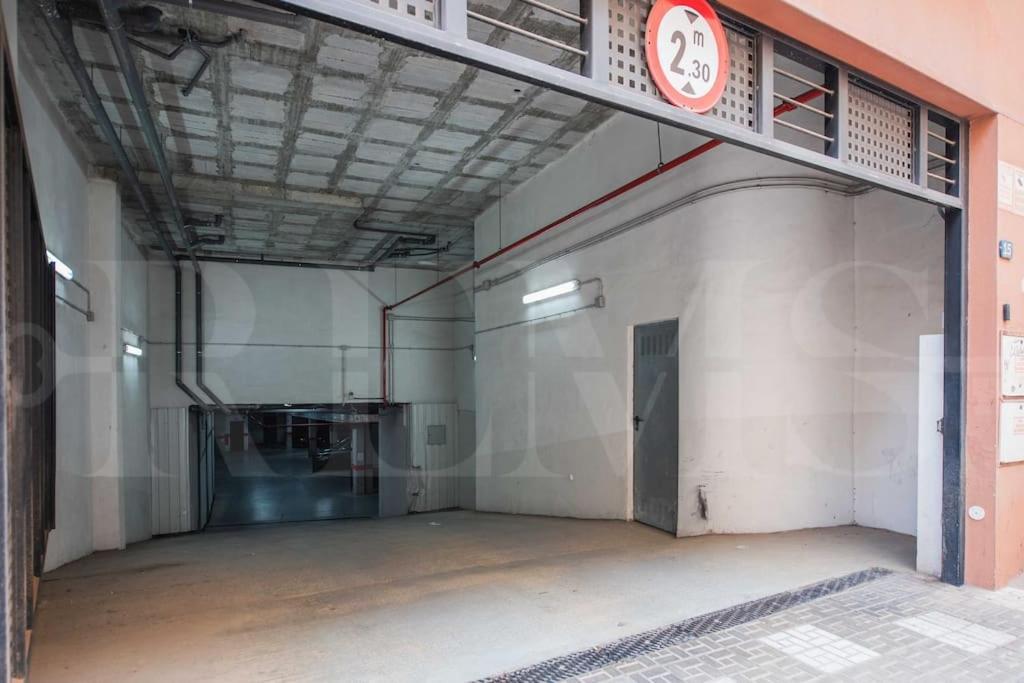 Apartment Adorable Flat With Private Parking In The Center By Rems Malaga